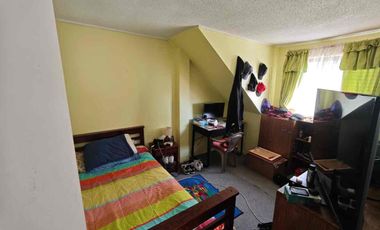 SE ARRIENDA AMPLIA CASA EN CUMPEO