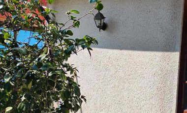 SE ARRIENDA AMPLIA CASA EN CUMPEO