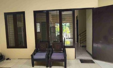 Rumah disewakan 2lantai Sidoarjo kota