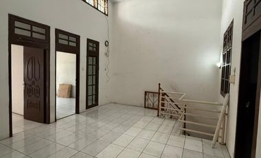 Dijual Cepat Rumah 2 Lantai di Danau Indah – Lokasi Strategis & Siap Huni 013