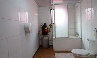 Vendemos Hostal a puertas cerradas $ 400.000.000