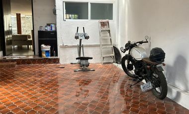 Casa en Venta Para Actualizar, Magisterial Vistabella