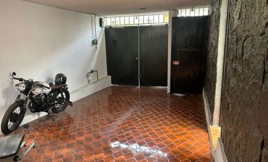 Casa en Venta Para Actualizar, Magisterial Vistabella