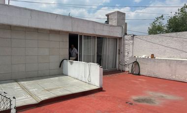 Casa en Venta Para Actualizar, Magisterial Vistabella