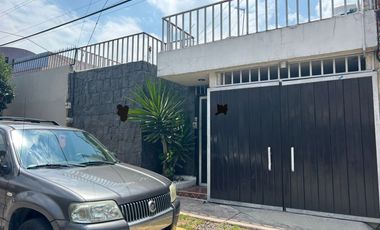 Casa en Venta Para Actualizar, Magisterial Vistabella
