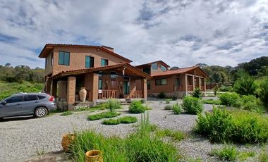 2 Cabañas Hermosas con Terraza para descanso a precio de 1