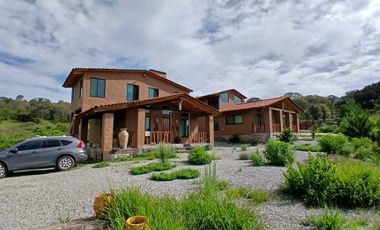 2 Cabañas Hermosas con Terraza para descanso a precio de 1