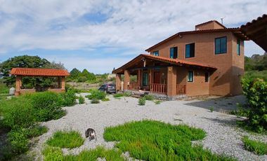 2 Cabañas Hermosas con Terraza para descanso a precio de 1
