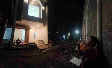 Rumah baru di mayjend sungkono American style