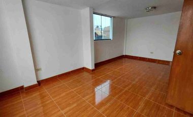 SE VENDE CASA DE 4 PISOS (3ro y 4to PISO SON DEPARTAMENTOS INDEPENDIENTES, 2 GARAJES) Ubicado en Urbanización Elio - Cercado de lima