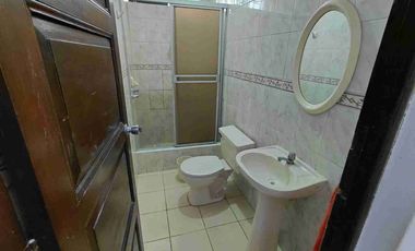 SE VENDE CASA DE 4 PISOS (3ro y 4to PISO SON DEPARTAMENTOS INDEPENDIENTES, 2 GARAJES) Ubicado en Urbanización Elio - Cercado de lima