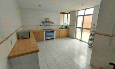 SE VENDE CASA DE 4 PISOS (3ro y 4to PISO SON DEPARTAMENTOS INDEPENDIENTES, 2 GARAJES) Ubicado en Urbanización Elio - Cercado de lima