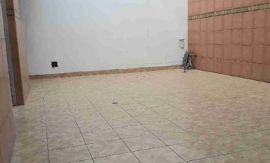 SE VENDE CASA DE 4 PISOS (3ro y 4to PISO SON DEPARTAMENTOS INDEPENDIENTES, 2 GARAJES) Ubicado en Urbanización Elio - Cercado de lima
