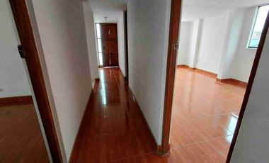 SE VENDE CASA DE 4 PISOS (3ro y 4to PISO SON DEPARTAMENTOS INDEPENDIENTES, 2 GARAJES) Ubicado en Urbanización Elio - Cercado de lima