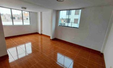SE VENDE CASA DE 4 PISOS (3ro y 4to PISO SON DEPARTAMENTOS INDEPENDIENTES, 2 GARAJES) Ubicado en Urbanización Elio - Cercado de lima