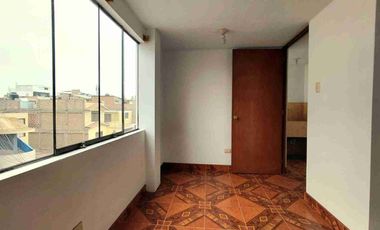 SE VENDE CASA DE 4 PISOS (3ro y 4to PISO SON DEPARTAMENTOS INDEPENDIENTES, 2 GARAJES) Ubicado en Urbanización Elio - Cercado de lima