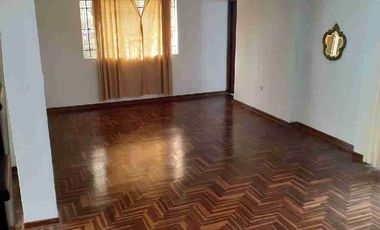 SE VENDE CASA DE 4 PISOS (3ro y 4to PISO SON DEPARTAMENTOS INDEPENDIENTES, 2 GARAJES) Ubicado en Urbanización Elio - Cercado de lima