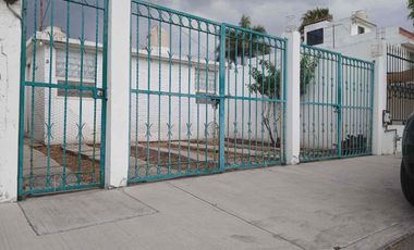 Renta bonita y práctica casa de un piso  en LAS PLAZAS $11,000.00