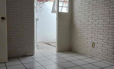Renta bonita y práctica casa de un piso  en LAS PLAZAS $11,000.00