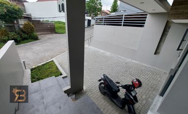 RUMAH BARU MODERN DI PONDOK HIJAU Gegerkalong Setiabudi Bandung Akses Mudah