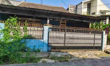 Rumah hitung tanah 750 jt LT 102 bangunan masih kokoh di Pekayon bebas banjir