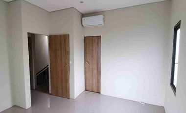Dijual Full Furnished Town House Di Bintaro