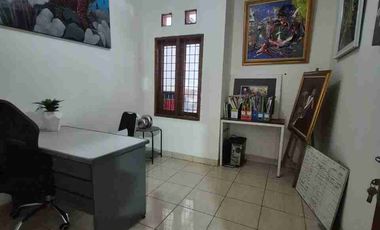 rumah siap huni murah di jl utama bisa untuk usaha toko kafe di Arcamanik dkt sport jabar