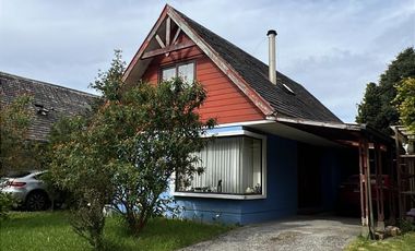 Se vende acogedora casa ubicada en el tranquilo y solicitado Sector El Bosque, Valdivia