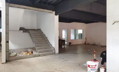 Sewa atau Jual Ruko di Duri Kosambi ,Luas:600m,Pinggir Jalan Raya,Harga:8.5 M,Sewa:300 Jt/Thn Nego