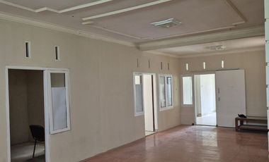Rumah dengan Tanah Luas Dalam Komplek di Arcamanik