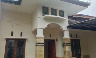 Rumah dengan Tanah Luas Dalam Komplek di Arcamanik