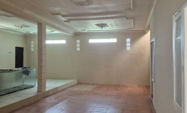 Rumah dengan Tanah Luas Dalam Komplek di Arcamanik