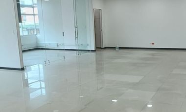 ARRIENDO OFICINA BOGOTA NORTE SANTA BARBARA ED FALABELLA
