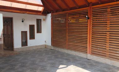 Linda Casa Amplia De 3d Y 2B  mas 4 estacionamientos en  Entorno Natural