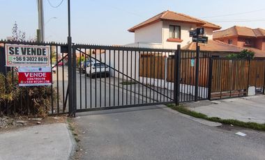 Linda Casa Amplia De 3d Y 2B  mas 4 estacionamientos en  Entorno Natural