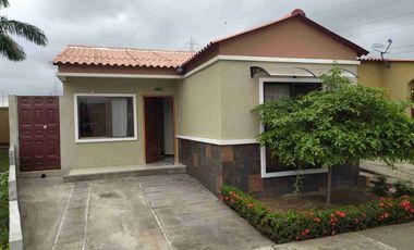 Alquilo casa en la Urbanización La Joya