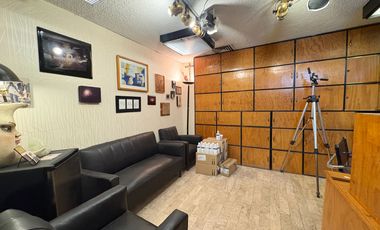 Estupenda oficina  con vista panorámica y  azotea de gran potencial , ideal!