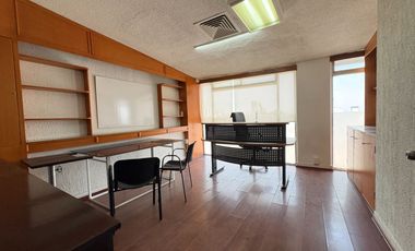 Estupenda oficina  con vista panorámica y  azotea de gran potencial , ideal!