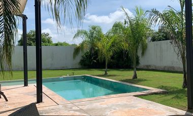 Casa en venta con amplio terreno en Cholul