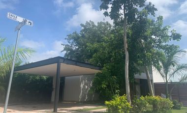 Casa en venta con amplio terreno en Cholul