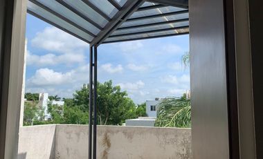 Casa en venta con amplio terreno en Cholul