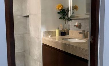 Casa en venta con amplio terreno en Cholul