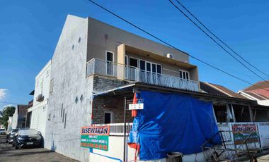 Green Mansion Waru Tropodo