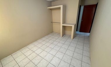 MUCHO LOTE UNO ETAPA SIETE ALQUILO HERMOSA Y AMPLIA CASA DOS PLANTAS, TRES DORMITORIOS, EXCELENTES ACABADOS