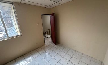 MUCHO LOTE UNO ETAPA SIETE ALQUILO HERMOSA Y AMPLIA CASA DOS PLANTAS, TRES DORMITORIOS, EXCELENTES ACABADOS