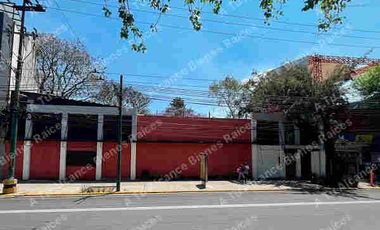 Venta de casa con uso de suelo en Av. Miguel Ángel de Quevedo. Coyoacan, CDMX.