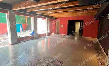 Venta de casa con uso de suelo en Av. Miguel Ángel de Quevedo. Coyoacan, CDMX.