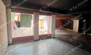 Venta de casa con uso de suelo en Av. Miguel Ángel de Quevedo. Coyoacan, CDMX.