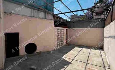 Venta de casa con uso de suelo en Av. Miguel Ángel de Quevedo. Coyoacan, CDMX.