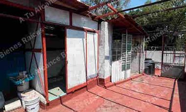 Venta de casa con uso de suelo en Av. Miguel Ángel de Quevedo. Coyoacan, CDMX.